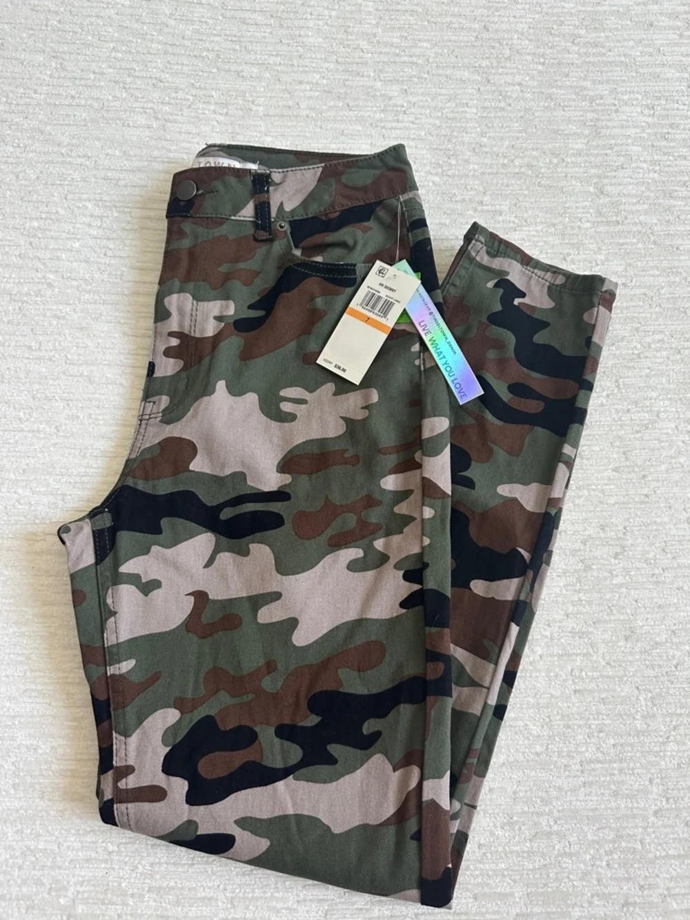 Junior Women’s Camouflage High Rise Vintage Skinny Pants - NWT - Picture 5 of 6